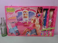 バービー 1994年 ヘアーサロン エクステ カット&スタイル 家具 鏡台 美容室 セット 未使用 Barbie 90s Vintage MATTEL ビンテージ 家 人形
