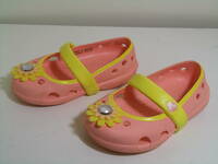 全国送料無料 美品 クロックス crocs 子供キッズベビー 花付き サーモンピンク色 ストラップ サンダル 12cm (C4)