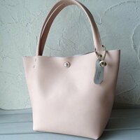 軽量 肉厚 ライトピンク 単色 丁度いいミニバッグ オリジナル 天然本革 ハンドメイドバッグ レザーバッグ