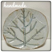 【ハンドメイド 一点物！】未使用品　焼き物 平皿 大皿 ホワイト 木の葉模様 インテリアの飾りに！ ベージュ 手作り 厚め