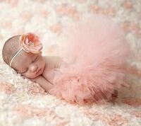 ニューボーンフォト ベビー　新生児　記念撮影　スカート　ヘア飾り付き ピンク系