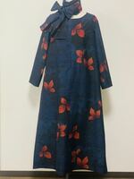 着物リメイク藍染がとても綺麗な正絹紬　鮮やかな三枚葉模様　シンプルワンピース　ハンドメイド