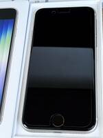 【超美品】iPhone SE 第３世代 スターライト 64GB MMYD3J/A SIMフリー 