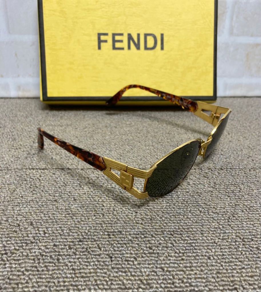 Sunglasses   Dress small article   Fendi   Japanese name