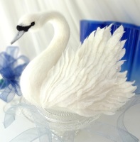 アートオブジェドール ◆ 羊毛フェルト 白鳥 最も美しい湖面の天使 鳥　ハンドメイド 作品 インテリア 置物 オブジェ SWAN クリアケース付!