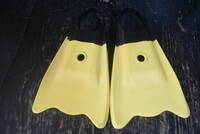 ボディボードフィン　黒黄　サイズS