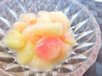 冷凍白桃カット＆ソース 1P 300g 生鮮のようなフレッシュな白桃に仕上げました。