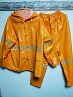 厚手PVC　レインスーツセット　オレンジ　光沢素材　ゴム引き　フード付き　雨がっぱ　ビニール合羽