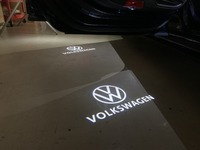VW US純正 エンブレム&ロゴ LEDドアカーテシーランプ プロジェクター【GENUINE PARTS】新品/ドアエントランス・フットランプ/