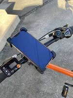 自転車 オートバイ スクーター スマートフォン フォルダー 携帯電話 スマホホルダー ワンタッチ装着 便利グッズ iPhone 4.0〜7.0inch対応