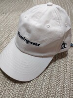 新品 未使用 マンシング MunsingWear キャップ ホワイト 白（56-60cm）コットン 刺繍 帽子 ゴルフ 後ろベルトで調整可