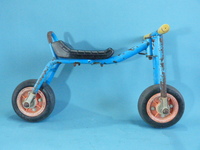 アンティーク、日本製、レトロ子供スクーター「二輪車」、鉄製、ディスプレイ、インテリア、資料として