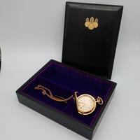 SEIKO セイコー 贈内閣総理大臣 懐中時計 クオーツ式 会津塗小箱 Authentic Mint Watch Gold