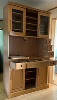 ■47 松田家具 木製 食器棚 キッチンボード レンジボード 三枚引き戸 スライドトレー 引き出し収納 ナチュラル/カントリー 引取り歓迎