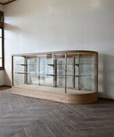 古い湾曲Rガラスの大きな木枠ガラスケース　アンティーク店舗什器カウンター 陳列棚飾り棚ショーケース