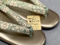 新柄入荷◆おしゃれ桜柄◆足に優しい柔らか鼻緒◆日本製ウレタン草履
