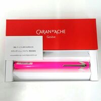 CARAN d'ACHE/カランダッシュ キャップ式万年筆 EF メタル 849/842-090 蛍光ピンク