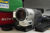 1円~【549】SONY／ソニー　Handycam　videoHi8　CCD-TRV86　／LENDS　OPTICAL　20X　f=3.6-72mm　1:1.4