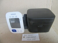 b15: オムロン 手首式血圧計 HEМ-6183