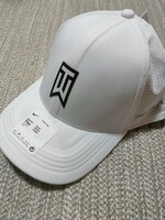 新品 NIKE GOLF タイガーウッズ エアロビル キャップ М/L 白 ホワイト ストレッチ ナイキ ゴルフ 軽量 高通気 帽子 　
