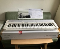 CASIO　電子ピアノ　CT-S1 WE 　購入2023年10月　箱・ACアダプター・譜面立て等欠品無。保証書・納品書付。