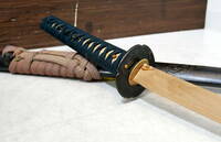 ▲(R604-B227)模造刀 木製刀 年代物 日本刀 竹光 刀装具 武具 刀剣 全長102㎝ 龍 彫刻 金彩