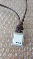 ドルチェ&ガッバーナ レザー チョーカー D&G プレート ネックレス 革紐 ドルガバ ロゴ