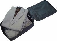 コンパクトガーメントケース　スーツを1／4にシワなく収納　出張に最適