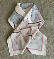 ジムトンプソン 絹100% スカーフ　花柄　アイボリー ライトグレー　ベージュ　ピンク　薄紫　アジアン　タイ製