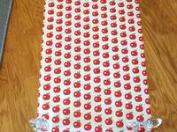 スイス製 ヴィンテージ＆レトロ ワックスペーパー,包装紙 (赤いリンゴにハート) 48.5cm×50cm