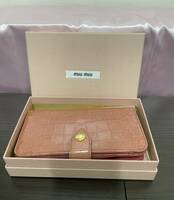 ミュウミュウ miumiu カードケース - レザー ピンクベージュ 型押し加工 財布 箱付き