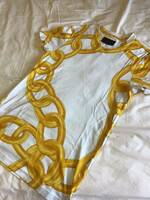 ドレスキャンプ　Tシャツ　白×金　ビッグチェーン柄ベルサーチ風　インパクト大　タイト　派手