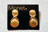 1961 モネ/MONET ゴールドカラー イヤリング 海外製 ブランド ヴィンテージ アクセサリー アンティーク 耳飾り 装飾品