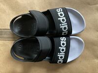アディダス　サンダル　黒　白　adidas ブラック　ホワイト　靴