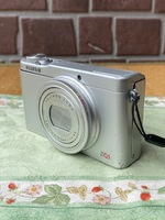 FUJIFILM 富士フイルム XQ1 コンパクトデジタルカメラ シルバー ジャンク