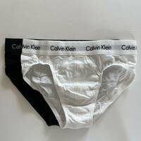 Calvin klein カルバンクライン メンズビキニ　S(XS) 2枚組　ホワイト&ブラック　コットンストレッチ　ビキニブリーフ　男性ビキニ　下着