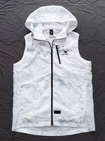 美品！高品質！OAKLY オークリー Skull Involved Vest 超薄手 超軽量ゴルフベスト(L相当)価格15400円
