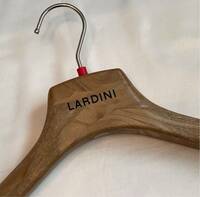 LARDINI ラルディーニ ジャケット ハンガー 木製ハンガー ライトベージュ系 スーツハンガー