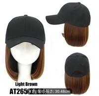 ★女性用のショートストレートボブウィッグ付きの帽子ウィッグは、合成繊維でできており、熱に強く、帽子のサイズ調整可能、ライトブラウン