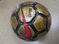 新品未使用 NIKE フットサルボール フットサル ボール 4号球 ナイキ ゴールド 