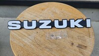 【新品未使用】【送料無料】スズキ 「SUZUKI 」ロゴエンブレム 35×300mm