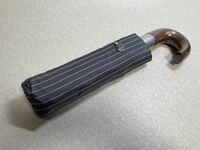 新品　フルトン（英）　折りたたみ傘　ハンドル　木製Ｊ字状　定価６千円ほど