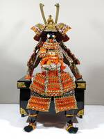 鎧兜　甲冑飾り　高さ約60cm　黒塗り箱付き　五月人形　インテリア