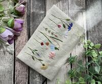 handmade野花の手刺繍 文庫本ブックカバー(内布パープル系)ハンドメイド コットンリネン 母の日のプレゼントに！花柄刺しゅう