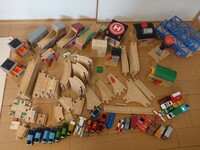 きかんしゃトーマス　カーズ　ラーニング　BRIO 電車 木製レール 木製玩具
