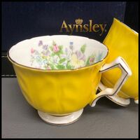 未使用 箱入 2客セット Aynsley エインズレイ カップ＆ソーサー 花柄 金彩 ティーカップ コーヒーカップ 洋食器 