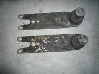 ポルシェ９１１、７６－８３用リヤートションバー所のリーフプレット左右セット錆有り、中古品 長期在庫品、
