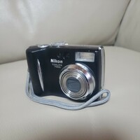ニコンCOOLPIX7900コンパクトデジタルカメラ。ブラックカラー!