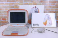 ノートパソコン アップル iBook Mac OS 9.1 Apple M2453 アダプタ付き 液晶不良 部品取り商材 ジャンク品■(F9263)