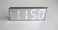 目覚ましLEDデジタル時計　　外装黒　文字白　横16㎝　縦6㎝　厚さ1.8－2.5㎝